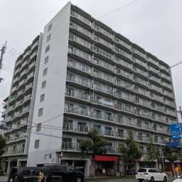 日商岩井朱雀マンション ■3沿線(阪急、京福、JR)利用可
■ペット飼育可(管理規約あり)
■奥行きのあるルーフテラス
■南向き!
■事前連絡の上、ご見学可能!